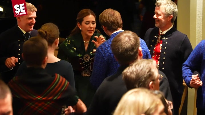 Skøn video: Kongeparret budt op til traditionel dans